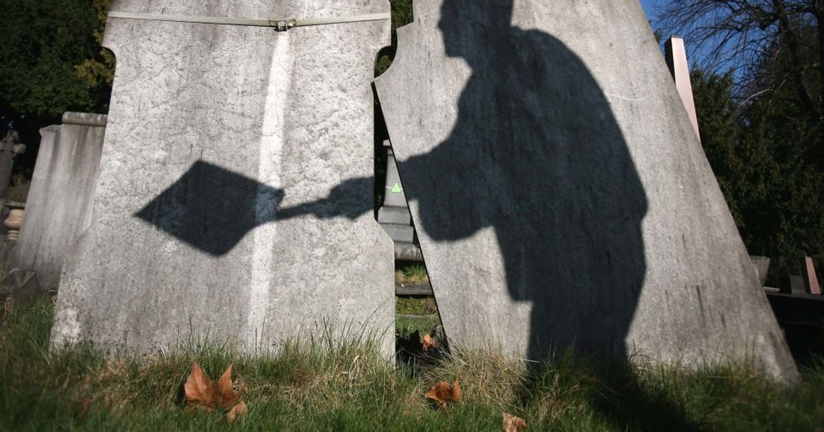 Two individuals stole a diamond ring after breaking into a grave in Australia (Getty Images)