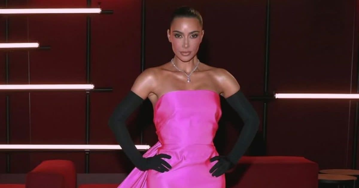Fans speculate that Kim Kardashian underwent a plastic surgery that went wrong (Instagram/@kimkardashian)