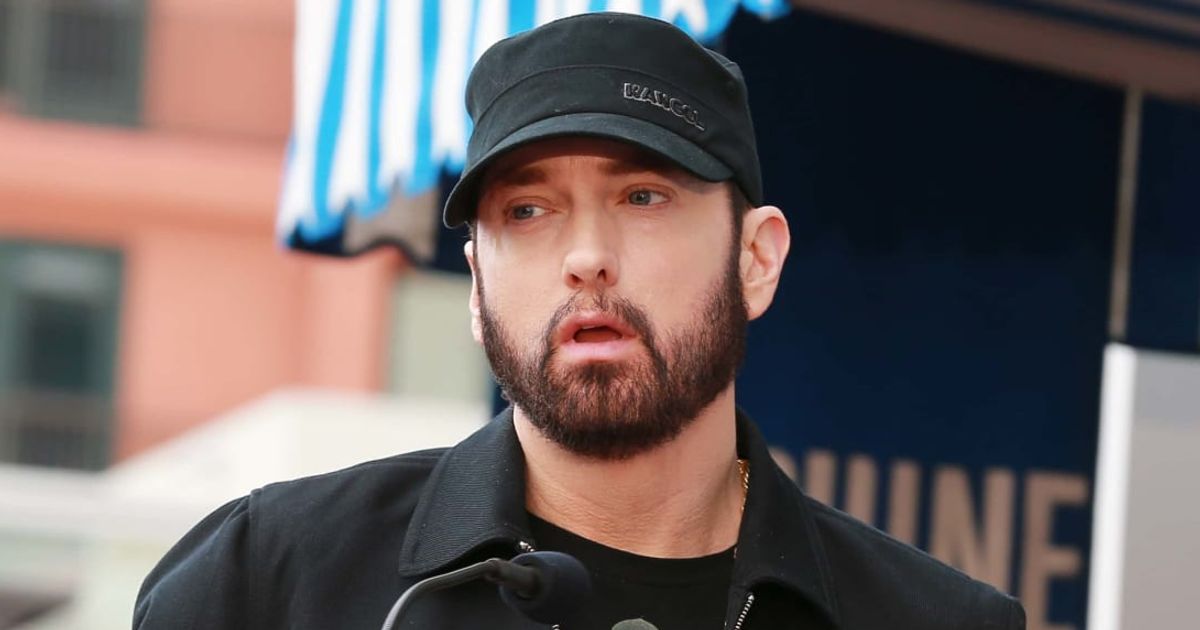 Eminem speaks during a ceremony honoring 50 Cent (Getty Images)