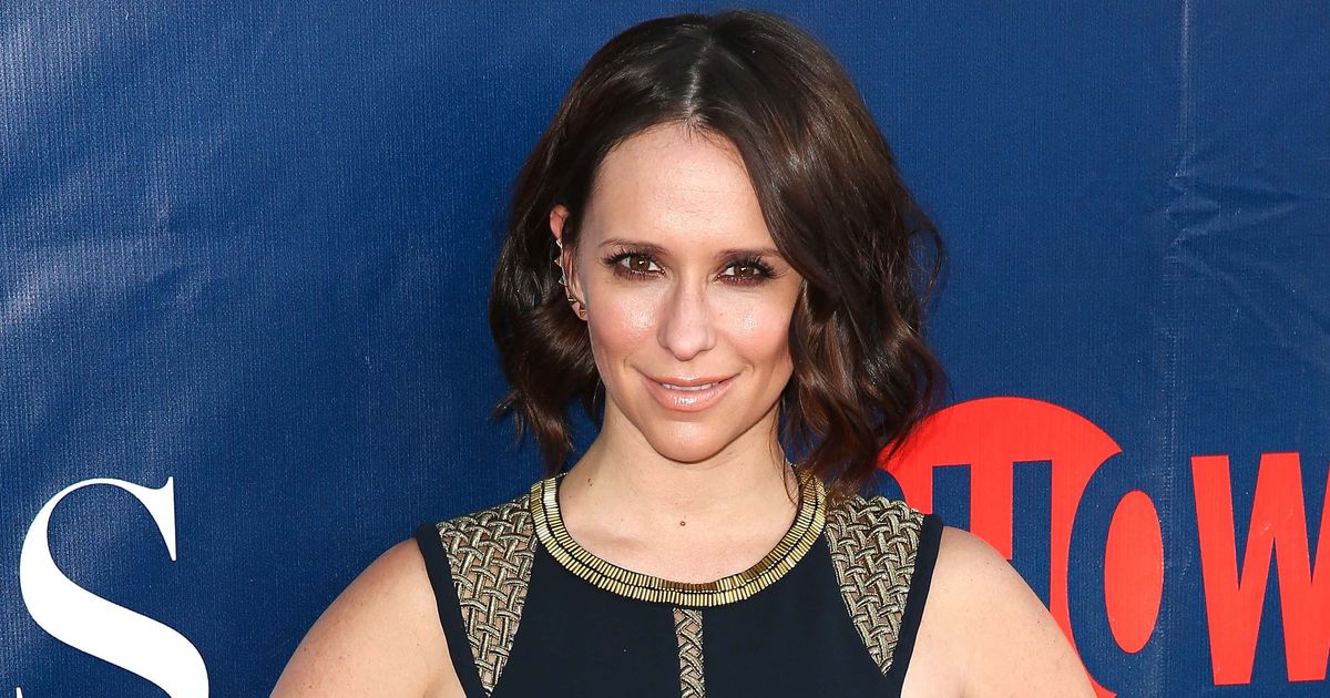 Jennifer Love Hewitt attends the CBS, The CW, Showtime & CBS Television Distribution's 2014 TCA Summer Press Tour Party at Pacific Design Center in West Hollywood, California (Imeh Akpanudosen/Getty Images)