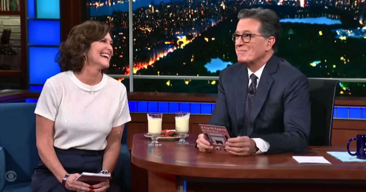 Evie McGee Colbert helps her husband Stephen Colbert pick out the perfect holiday greeting card on the show (@ColbertLateShow/Youtube) 