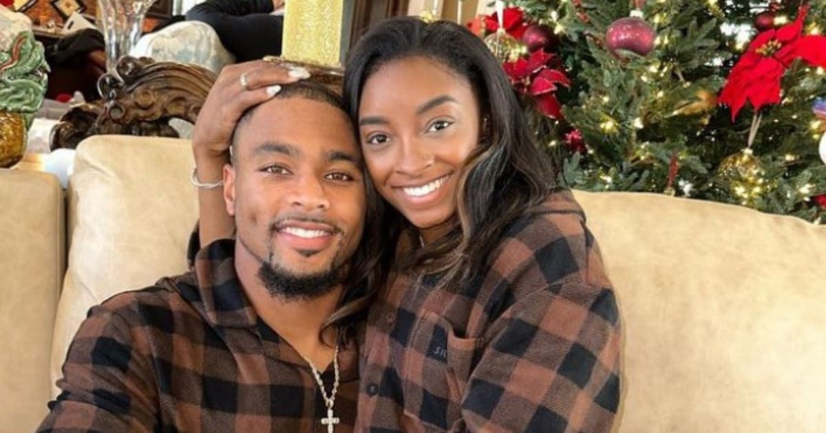 Simone Biles' husband Jonathan Owens gets trolled on social media after he asserts he is the 'catch' in their relationship (@simonebiles/Instagram)