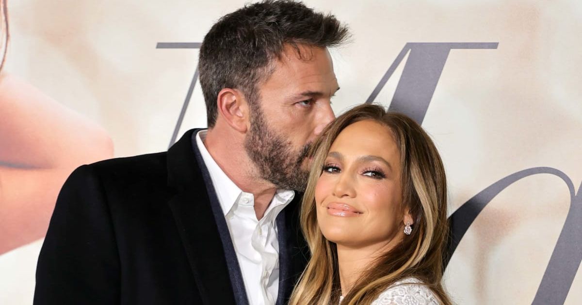 Ben Affleck gets distracted while kissing wife Jennifer Lopez (Getty Images)