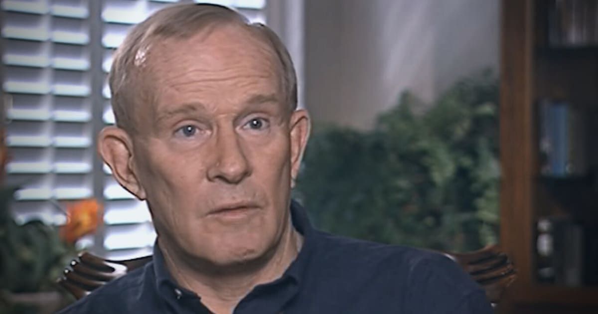 Tom Smothers, the half of 'Smothers Brothers Comedy Hour,' died on Tuesday, 26 December (Television Academy Foundation/ YouTube)