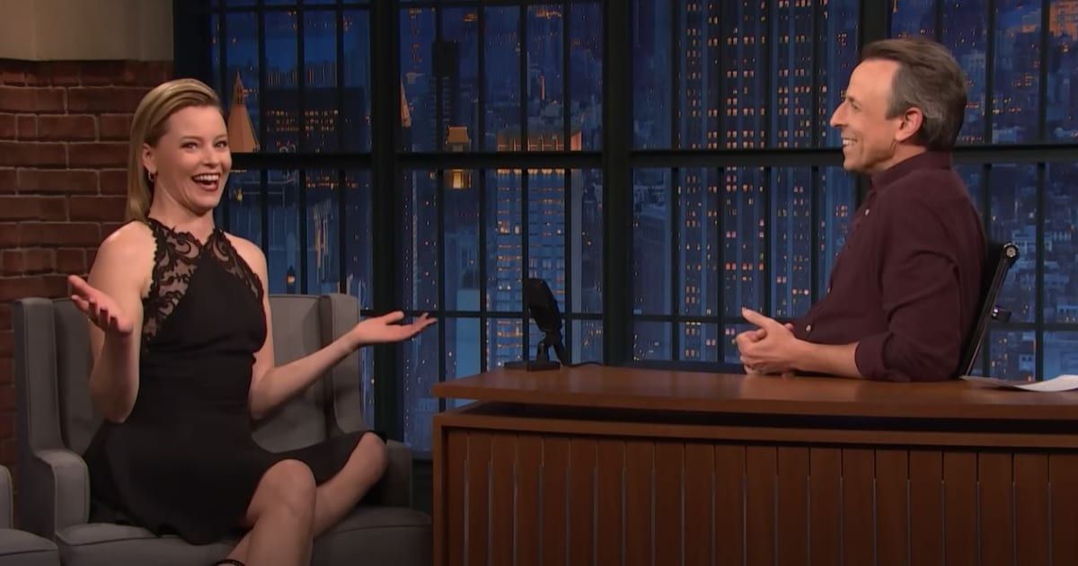 Elizabeth Banks shared her family's unconventional Christmas tradition on 'Late Night with Seth Meyers'
(Late Night with Seth Meyers)