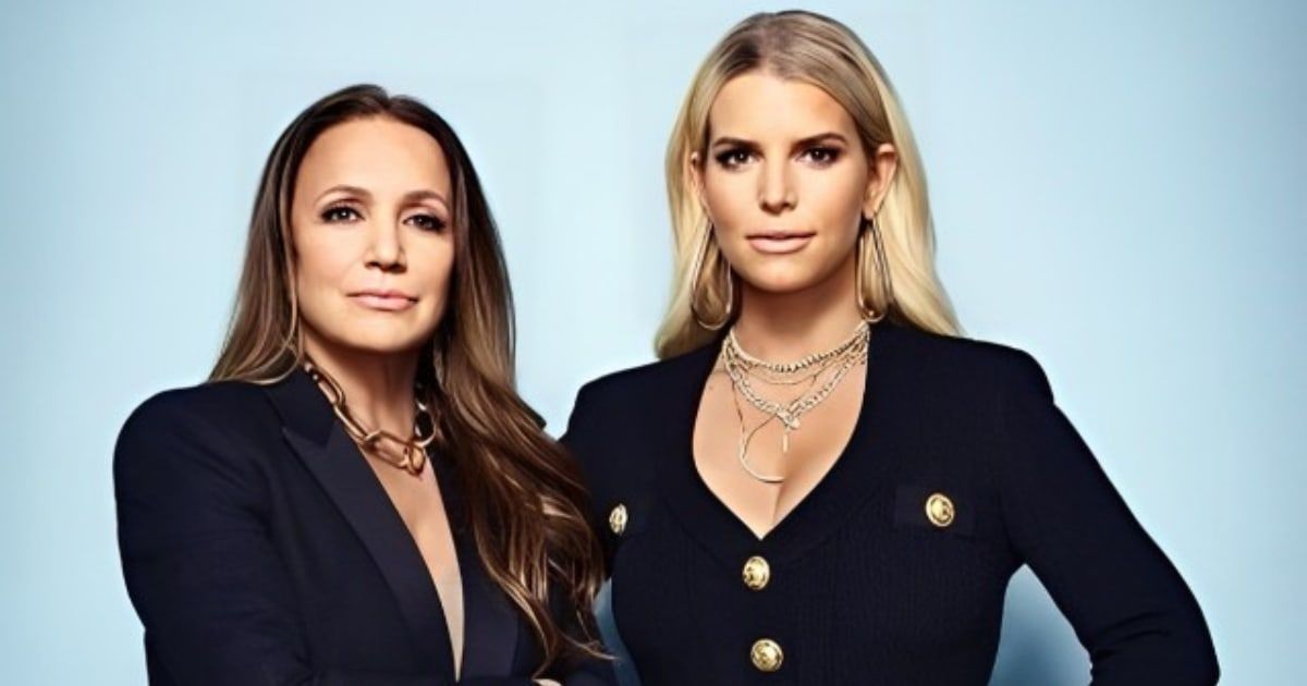 Jessica Simpson and mom Tina, 63, looked like sisters in their New Year picture (@tinasimpsonofficial/Instagram)