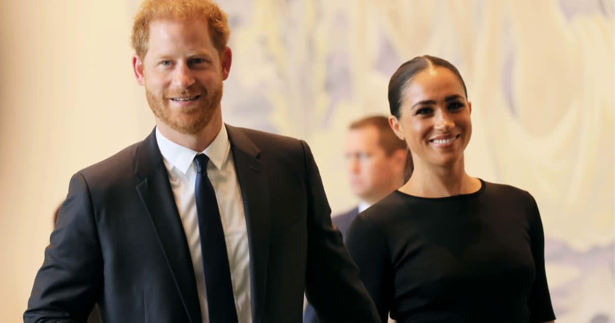 Experts believe Meghan Markle and Prince Harry should respond to the controversy (Getty Images)
