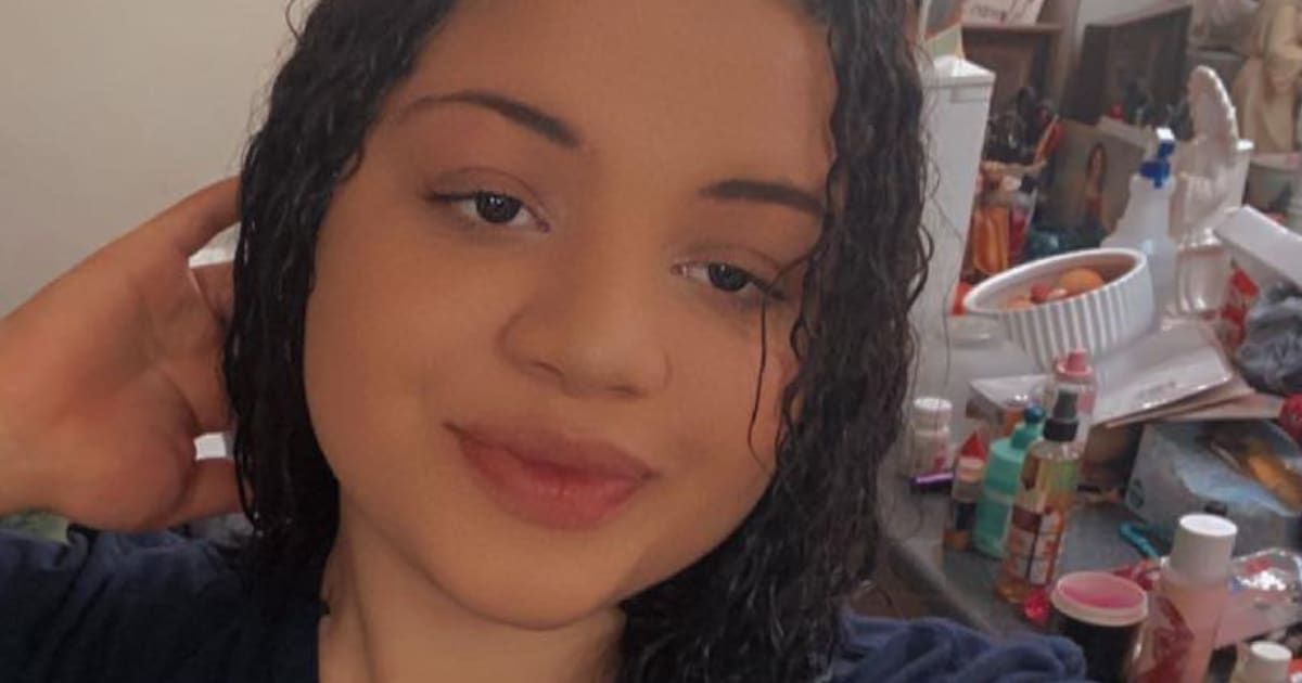 Madison Lewis, 17, from Texas died two weeks after receiving severe burn injuries when a Texas man threw gasoline on backyard fire (Facebook)