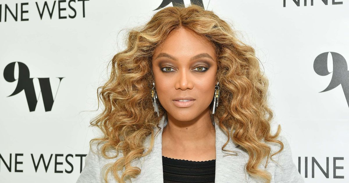 Tyra Banks showed off her skin and gave a little pat on her back (Getty Images)