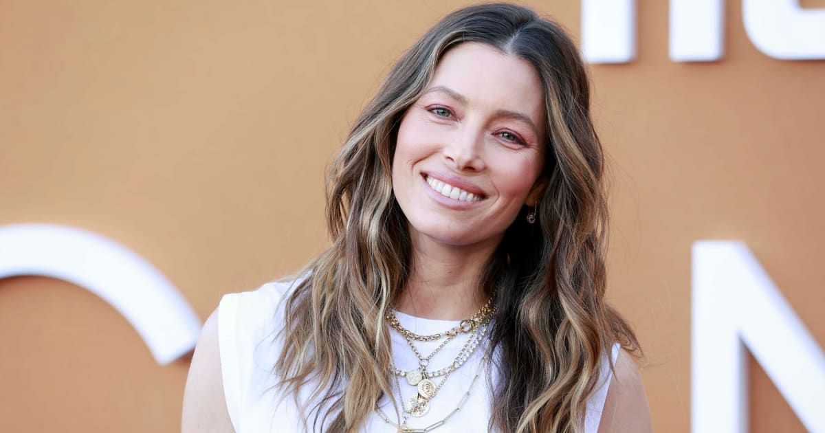 Jessica Biel shared her humorous and eventful experience of being stuck on an airplane amid a snowstorm in a series of viral TikTok videos (Getty Images)