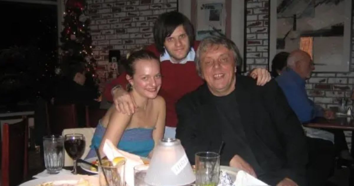 Elisabeth Moss' father Ron Moss died aged 79 (Facebook/Ron Moss)