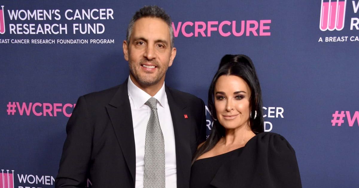 Kyle Richards walked down LA streets with a jacket that her ex-husband Mauricio Umansky's name plastered across it (Getty Images)