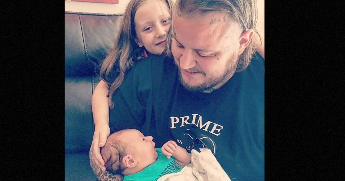 'Rock n Roll' star Jelly Roll with his two children (Facebook)