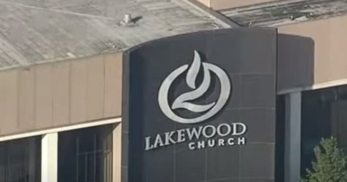 Internet praises 2 off-duty cops who stopped Genesse Moreno's assault within minutes at Lakewood church shooting (abc7/screengrab)