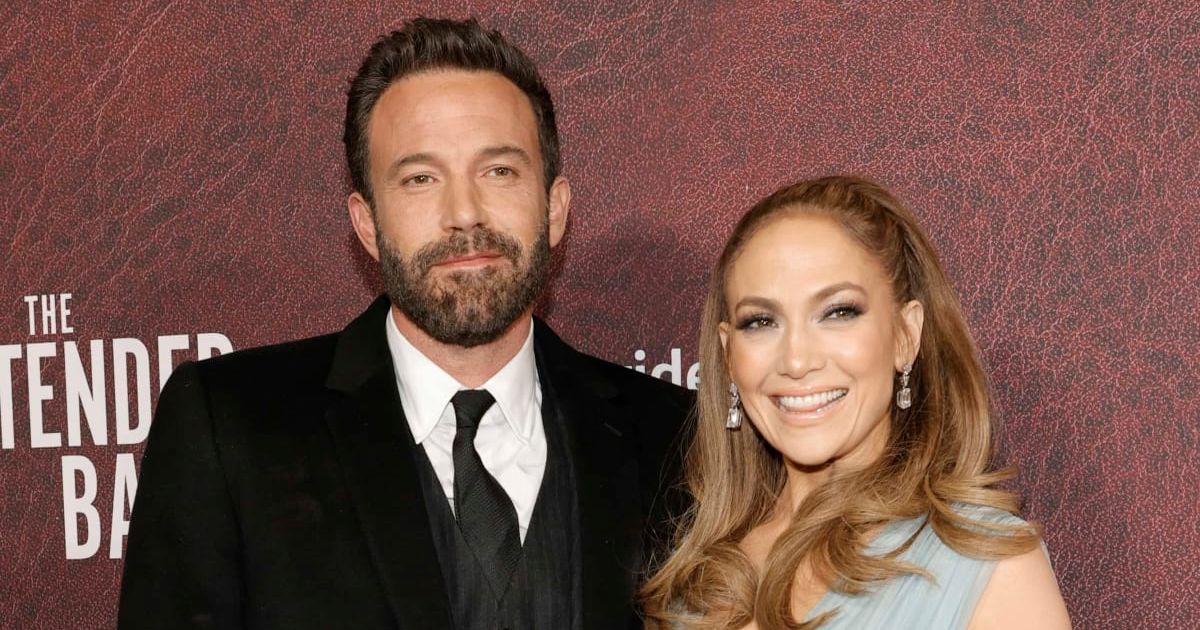 Ben Affleck looked a bit fired up while talking to Jennifer Lopez at the premiere of 'This Is Me ... Now' (Getty Images)