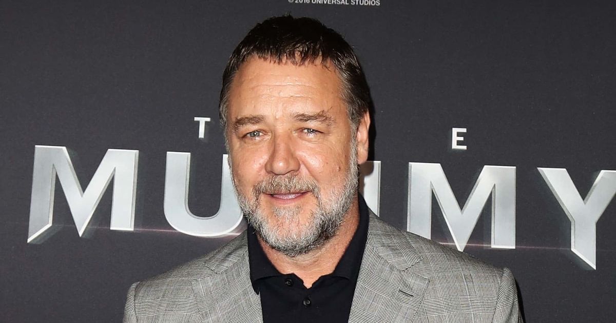 Russell Crowe ages backwards as he debuts clean-shaved look (GettyImages)