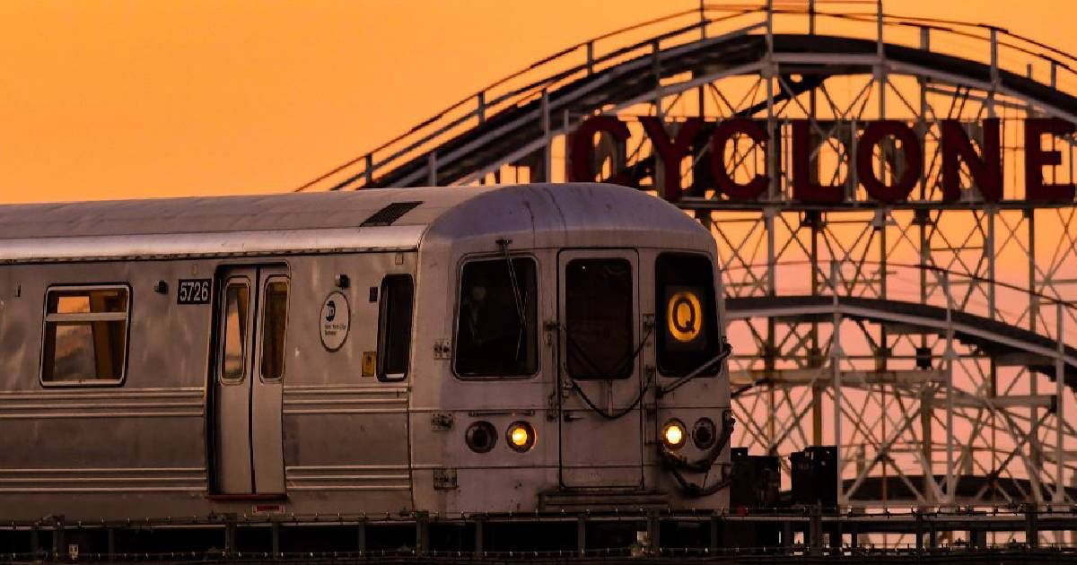 NYCT Subway announced No 2 and No 3 trains were delayed (@NYCTSubway/ Twitter)