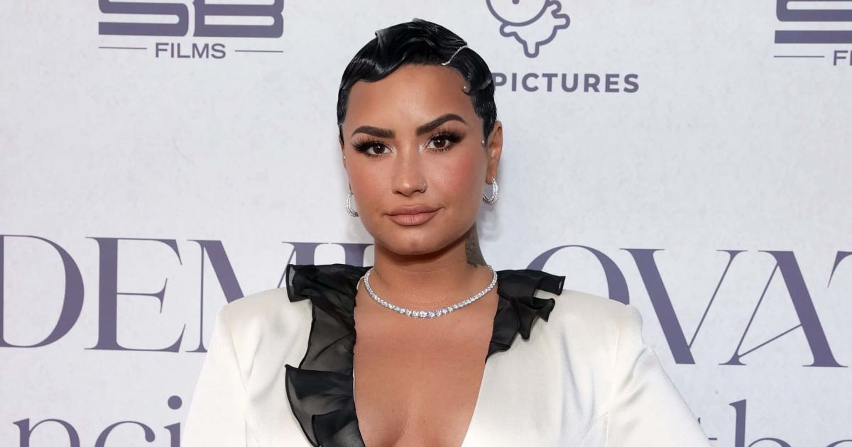 Demi Lovato shocks fans in latest look at the Vanity Fair Oscars party (Getty Images)