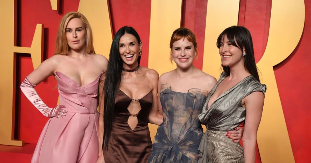Rumer Willis, Demi Moore, Tallulah Willis, and Scout Willis arrive at the 2024 Vanity Fair Oscar Party hosted by Radhika Jones at Wallis Annenberg Center for the Performing Arts on March 10, 2024 in Beverly Hills, California (Steve Granitz/FilmMagic)