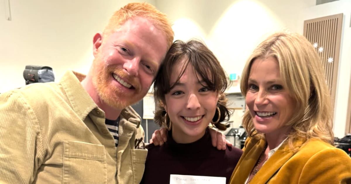 Former on-screen siblings Jesse Tyler Ferguson (L) and Julie Bowen (R) rallied to support their former co-star Aubrey Anderson-Emmons (M) (Jesse Tyler Ferguson/Instagram)
