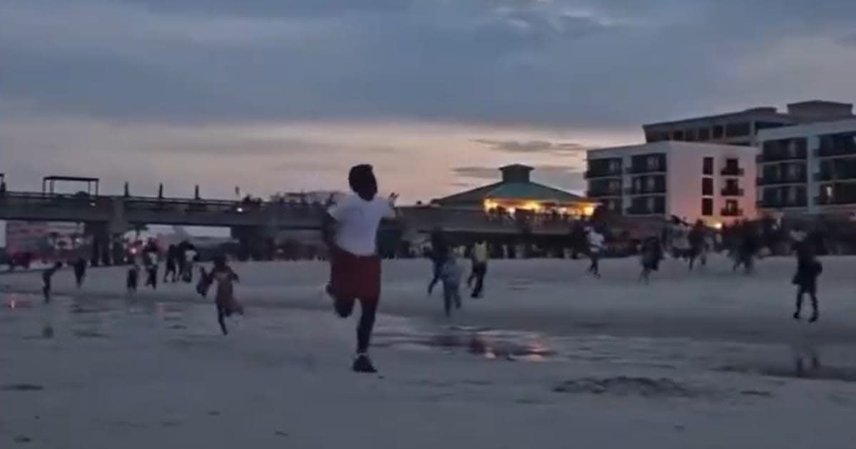 People run after hearing gunshots at Jacksonville Beach (Rawalerts/X)