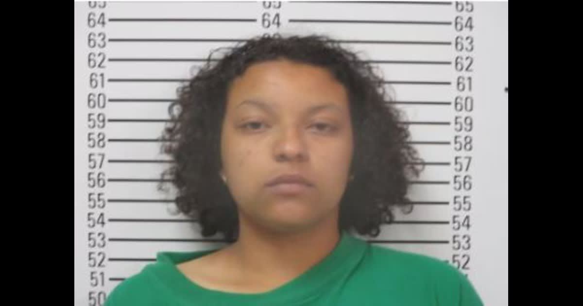 Natalia Chaires was arrested after she stabbed her boyfriend during verbal altercation (Stephens County Jail)