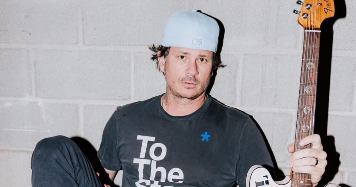 Tom DeLonge was seen crouching down over his guitar near the side of the stage before taking a break (Instagram/@tomdelonge)