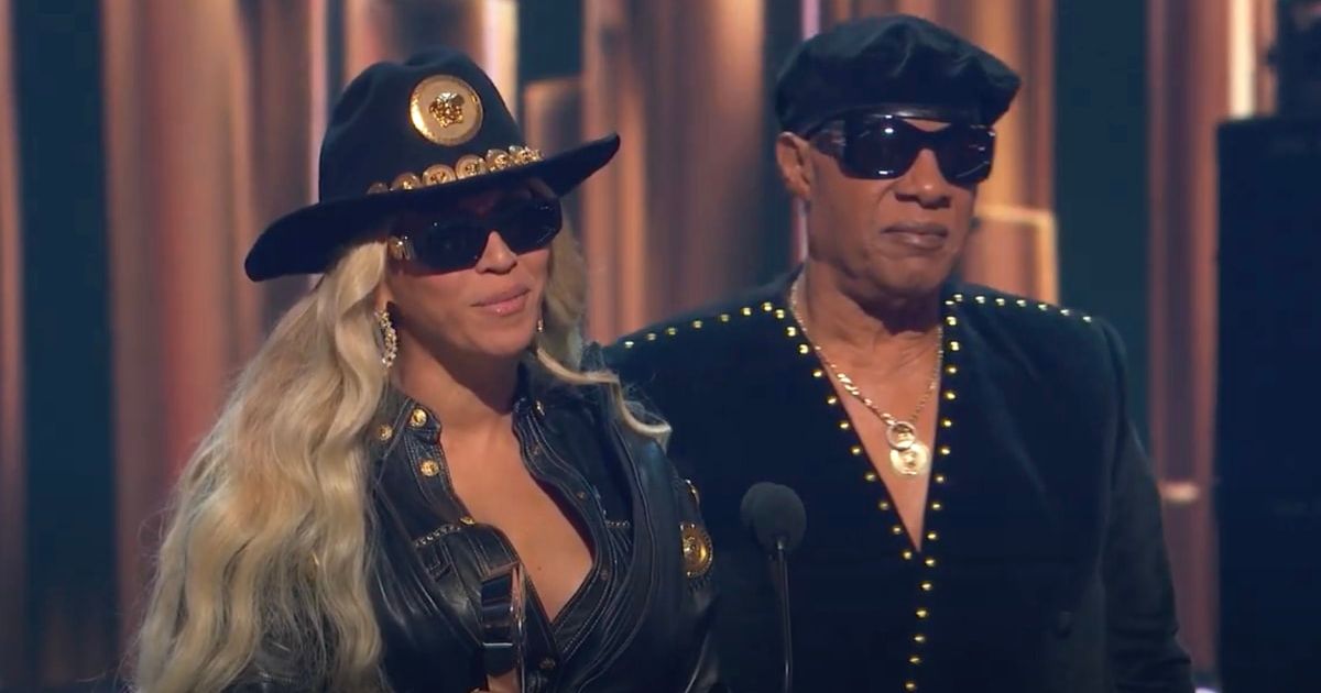 Beyonce accepts iHeartRadio Innovator award from Stevie Wonder (iHeartRadio)