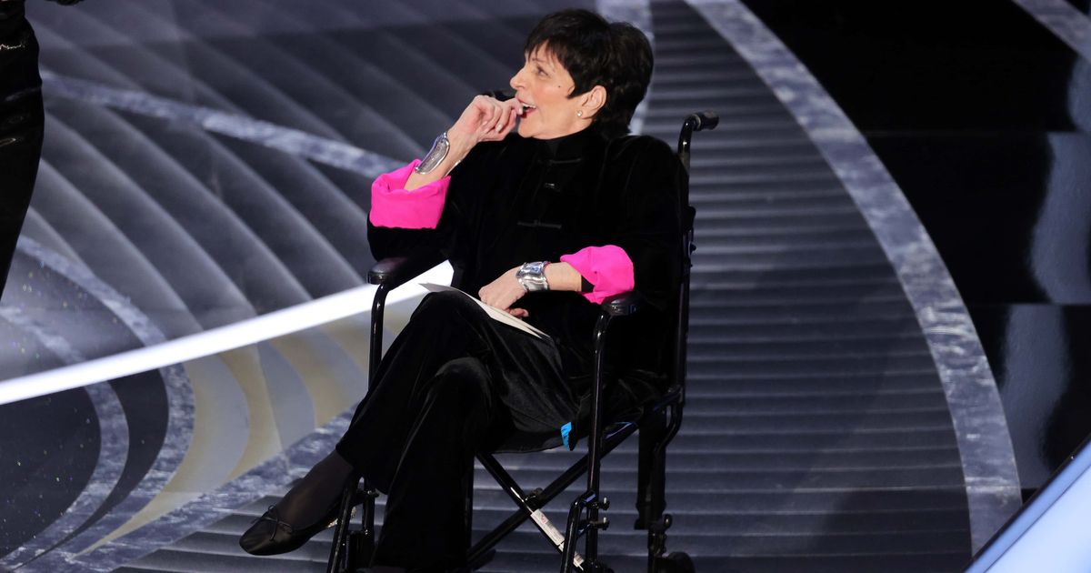 Liza Minnelli speaks onstage during the 94th Annual Academy Awards (Getty Images)