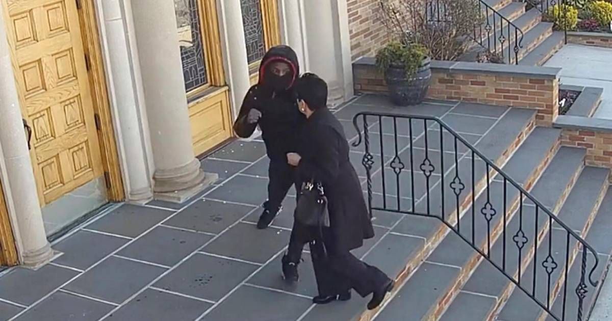 Jayvaun Prince is accused of robbing an elderly woman (New York Post video screengrab)