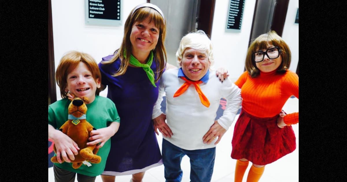 Warwick Davis and Samantha share two kids from their marriage (@warwickadavis/Instagram)