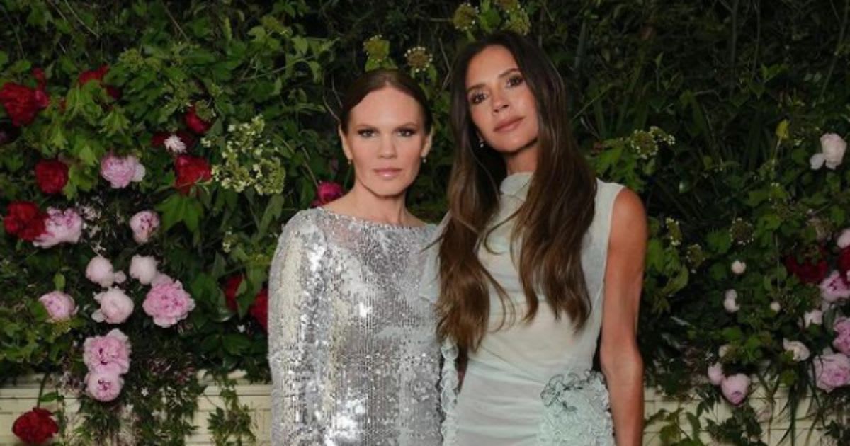 Victoria Beckham posed with her sister Louise Adams (L) during her 50th birthday celebrations (Instagram/@victoriabeckham)