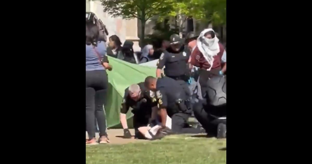 Georgia police allegedly fires rubber bullets at student protestors at Emory University (ColinRugg/X)