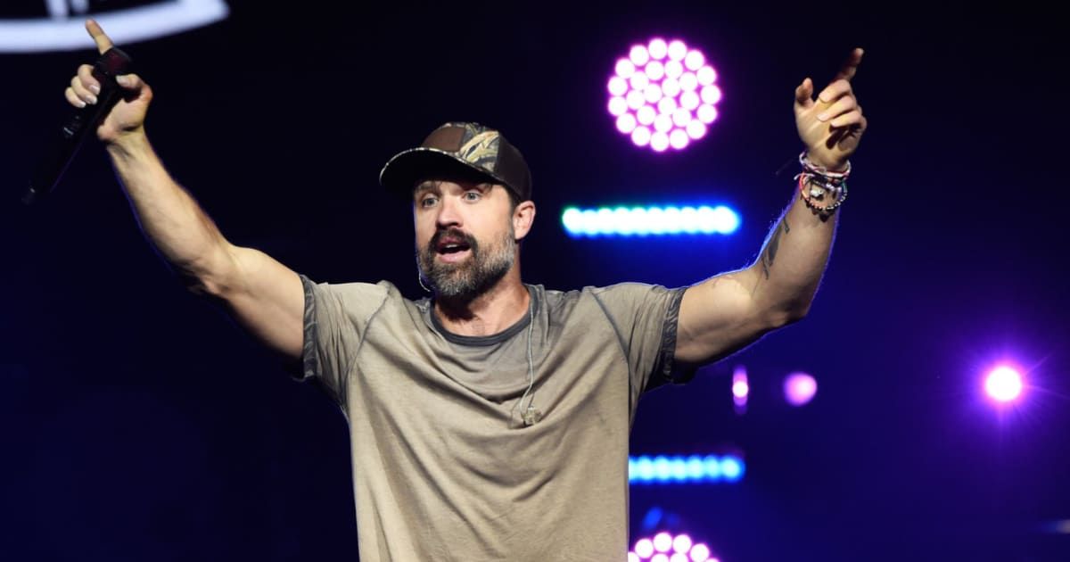 Walker Hayes disclosed the exact moment when he came to his senses and realized that he needed to quit drinking (Facebook/Walker Hayes)