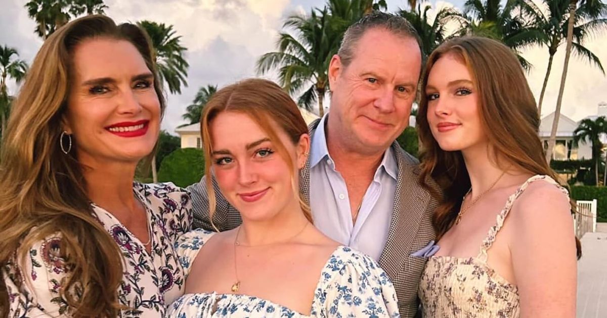 In an episode of 'Jess Cagle Show', Brooke Shields shared that her children Grier and Rowan Henchy still sleep in bed with her when her husband, Chris Henchy, is away on business trips (Brooke Shields/Facebook)