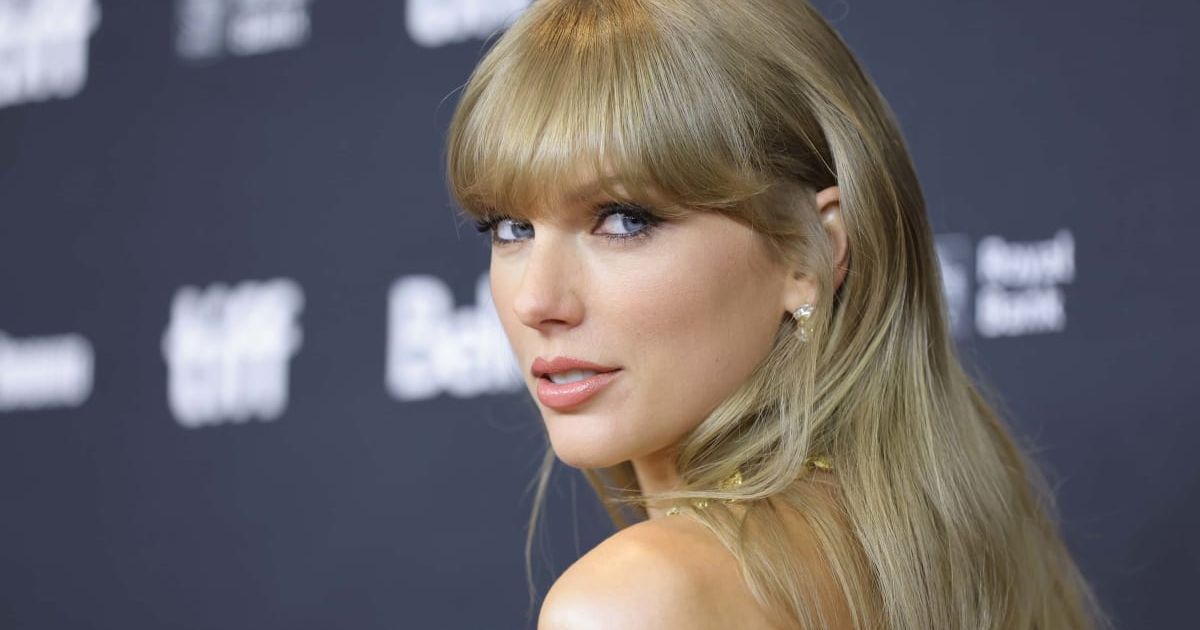 Taylor Swift treated her fans to a surprise ‘1989’ mashup at her milestone 89th Eras tour show (Getty Images)