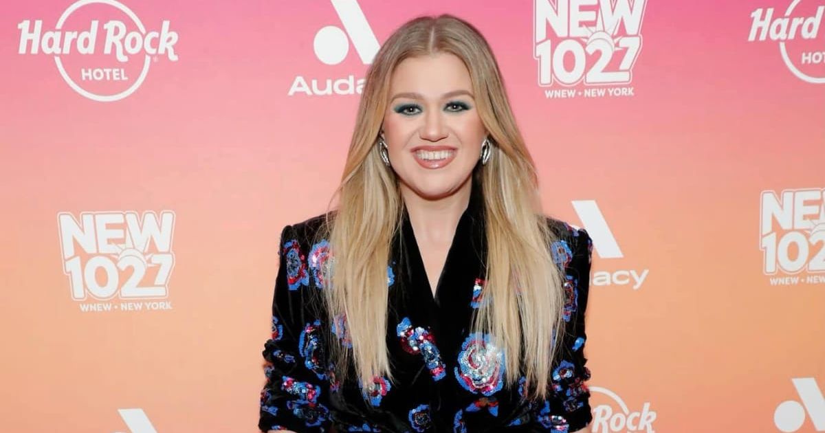 Kelly Clarkson raises health concerns With alarming behavior amid weight loss (Kelly Clarkson/Facebook)