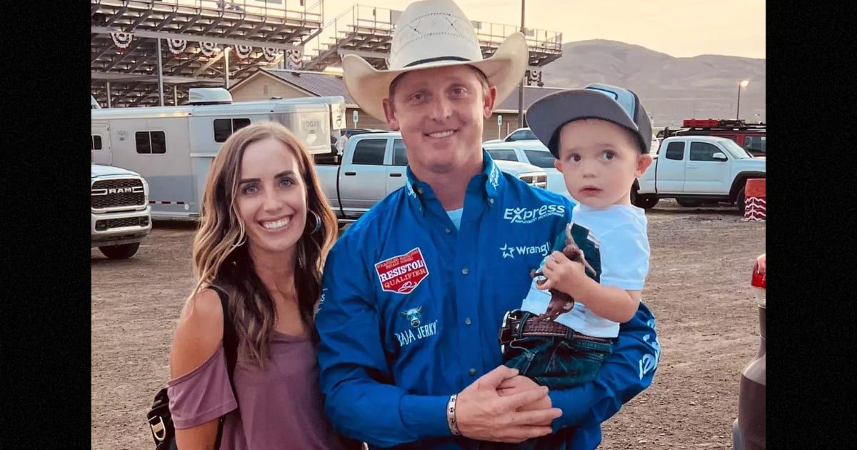 Spencer Wright with his son Levi and wife Kallie (Facebook)