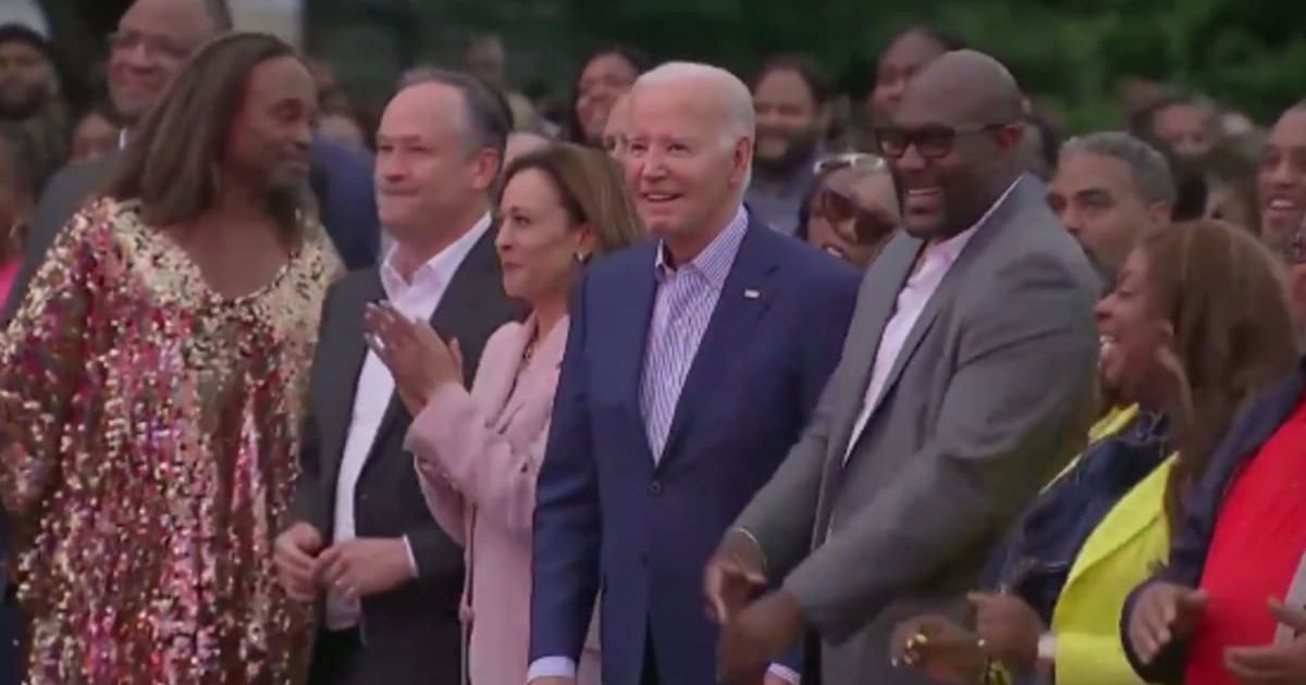 Joe Biden appeared to stop moving entirely for the better part of a minute during the Juneteenth celebration (X)