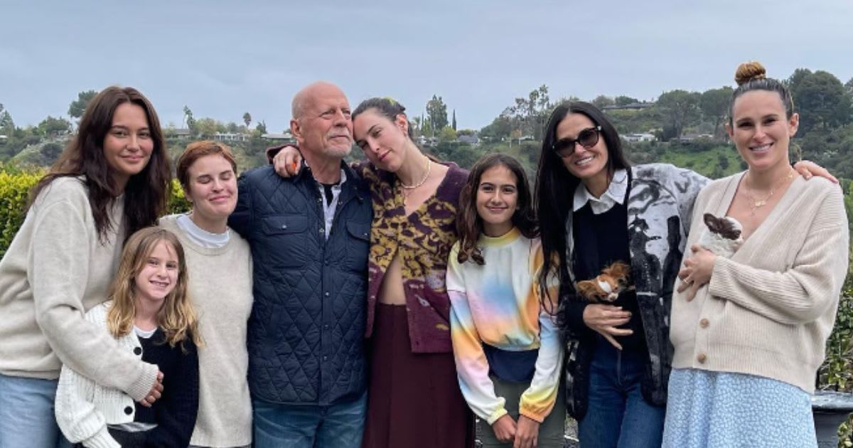 Bruce Willis with his ex-wife Demi Moore, wife Emma Heming Willis, and their five daughters (@demimore/Instagram)