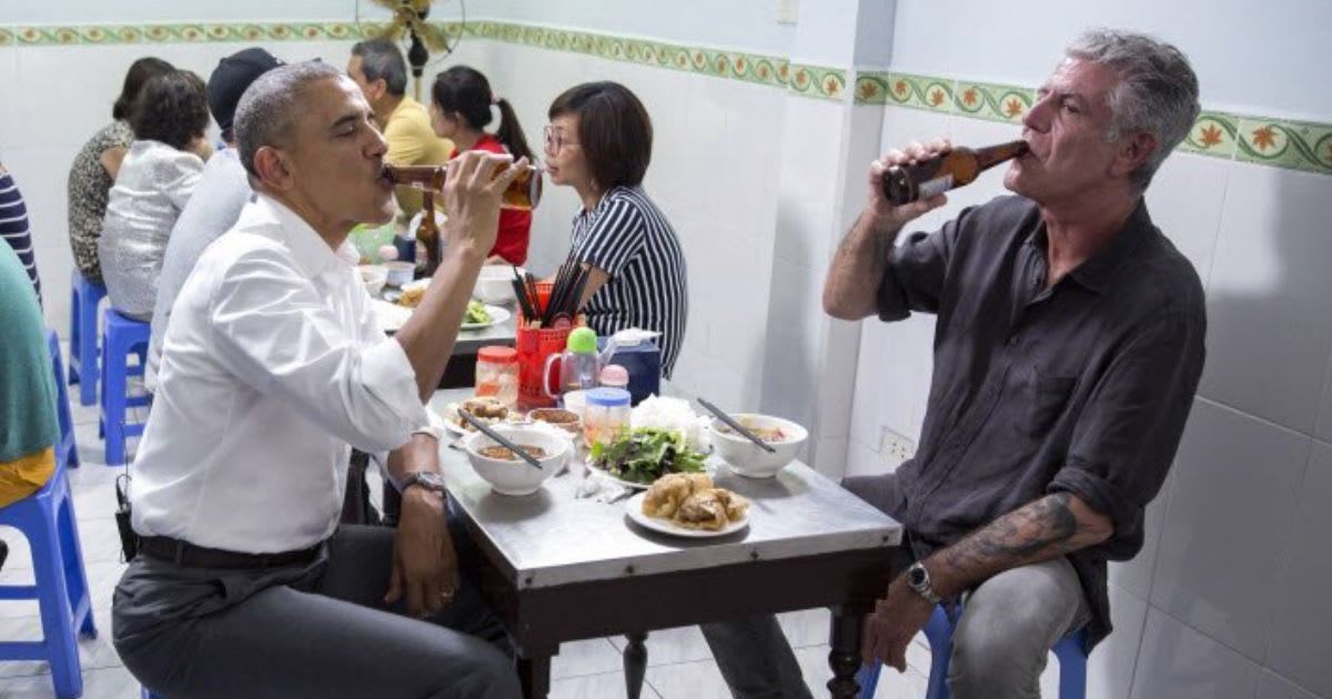 Fact Check: Is photo showing Barack Obama and Jeffrey Epstein drinking beer in Southeast Asia real?