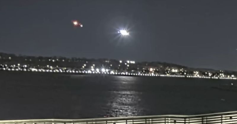 Pilots of jet shouted, swore and tried last-minute maneuver before deadly Black Hawk collision