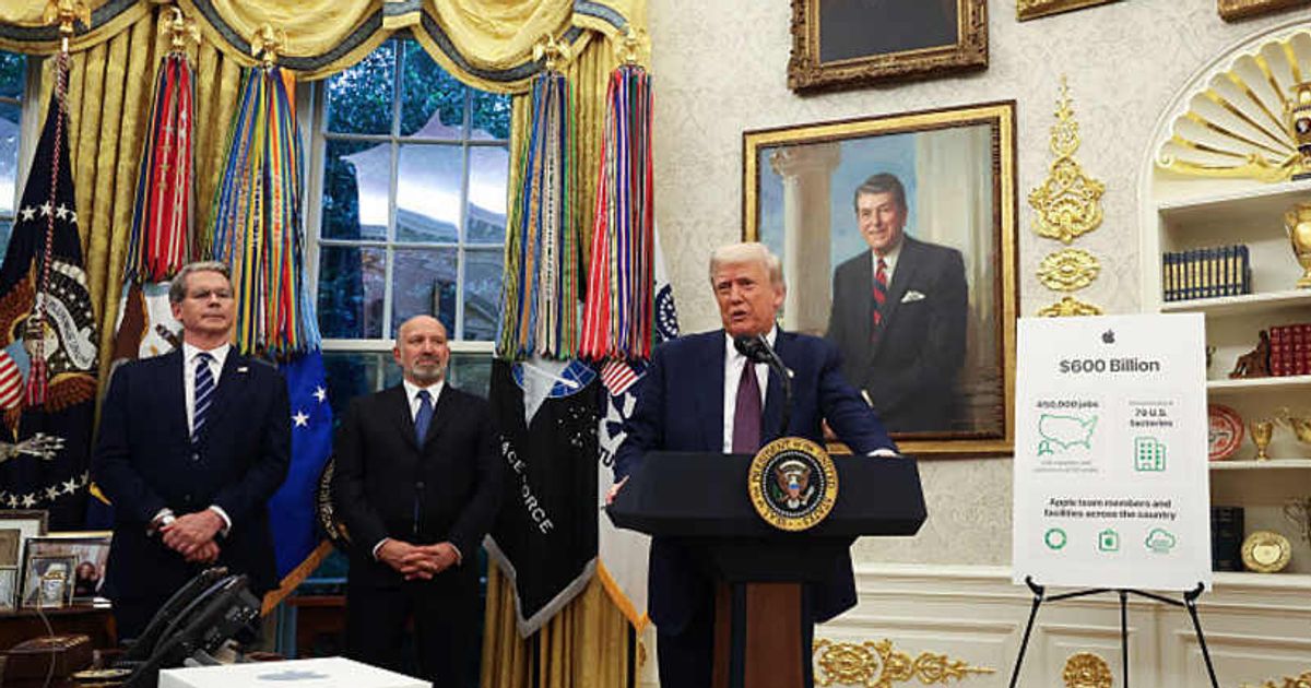 Trump reignites dementia concerns after he fails to notice commerce secretary standing right behind him