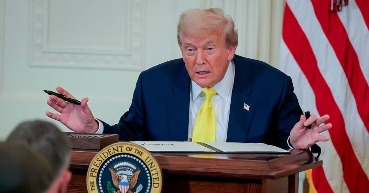 Trump says ‘it wasn’t easy for me either’ as he recalls assassination attempt at WH Purple Heart ceremony