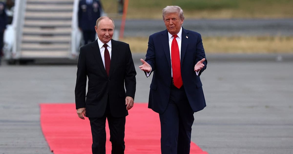 Body language expert highlights Trump's ‘glaring’ respect for Putin during Alaska summit