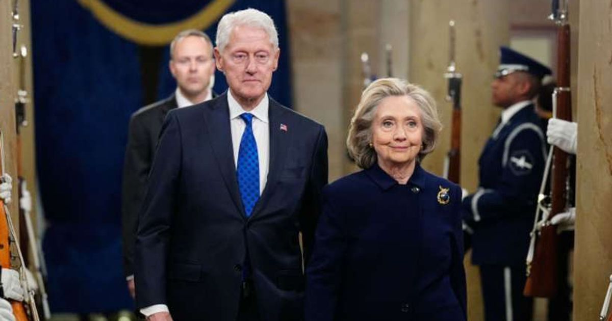 Bill Clinton seen with defibrillator at Hamptons airport with Hillary, sparks health concerns
