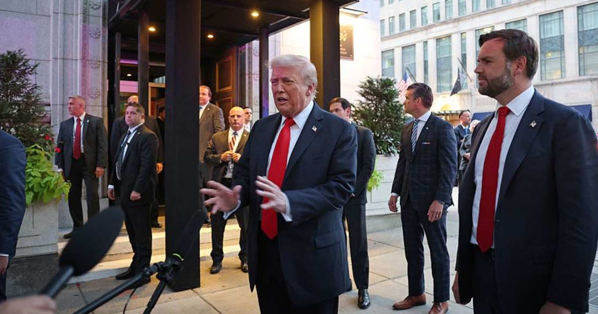 Trump dines with top brass to flaunt DC safety after crime crackdown: 'You won’t be mugged going home'