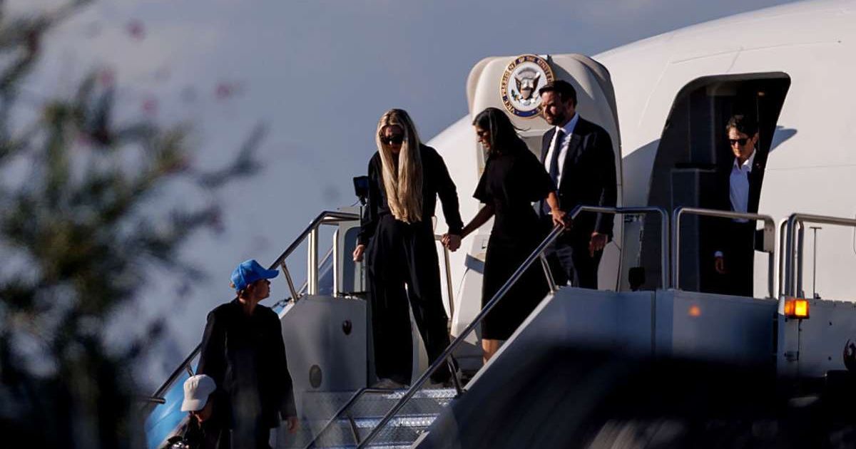 Vice President JD Vance (R) second lady Usha Vance (C) and Erika Kirk deplane Air Force Two while escorting the body of Charlie Kirk on September 11, 2025 in Phoenix, Arizona (Getty Images)