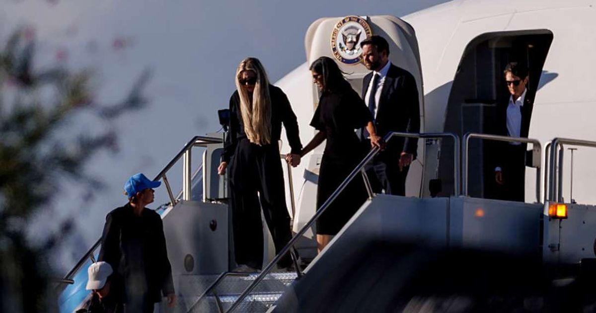 Lip reader reveals Usha Vance’s 4-word message to Charlie Kirk’s widow as they exit Air Force Two