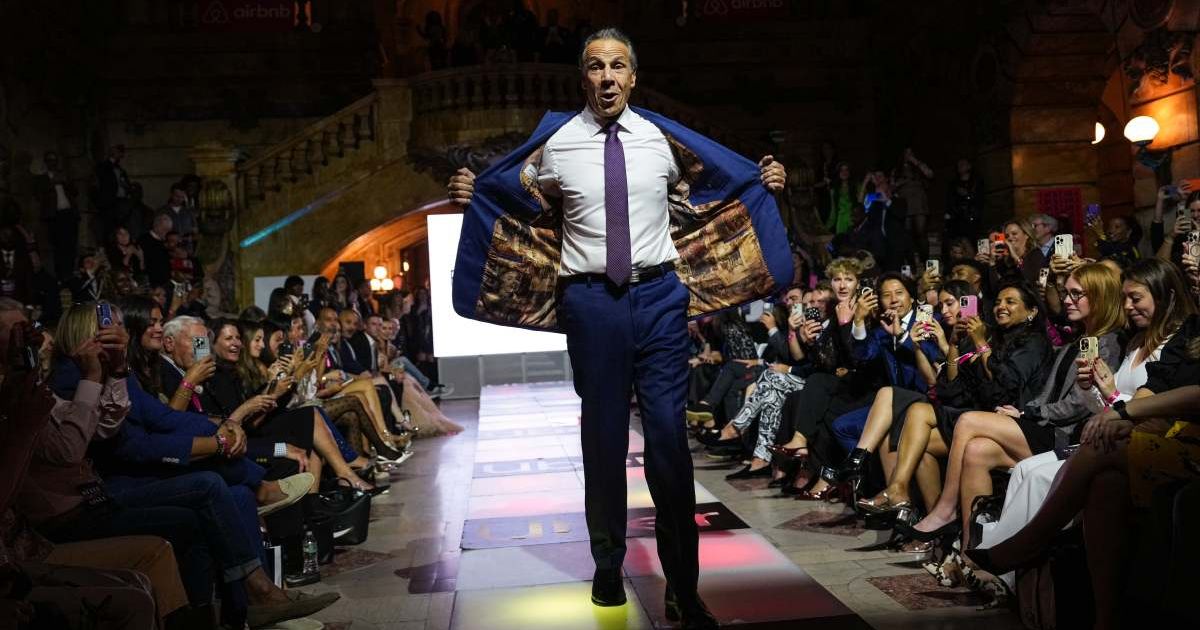 Andrew Cuomo struts down runway at NYFW's bipartisan 'Style Across the Aisle' fashion show